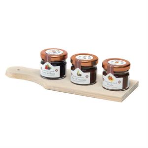 WOODEN BOARD WITH 3 JARS OF EXTRA JAM 28 G.